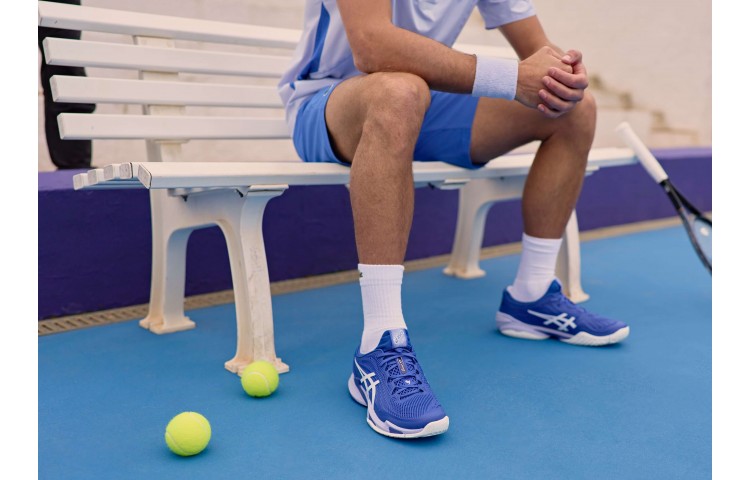 TENNIS SHOES